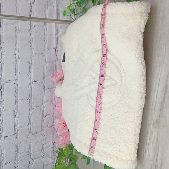 Victoria's Secret Sherpa Tote NWT - Picture 6 of 7